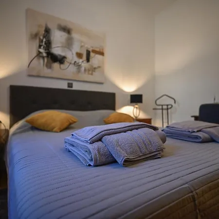 Dominick Apartment *