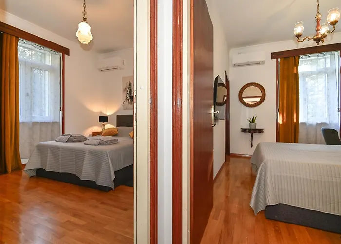 Dominick Apartment *