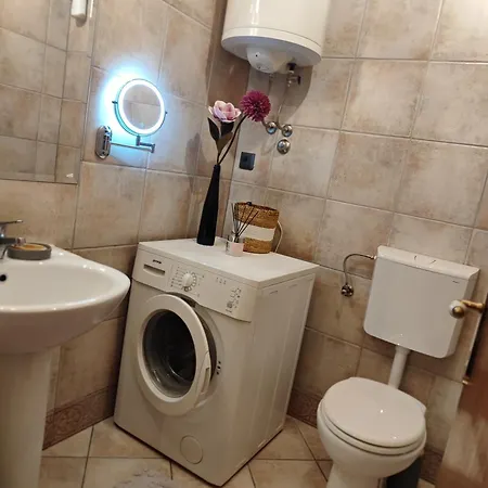 Dominick Apartman *